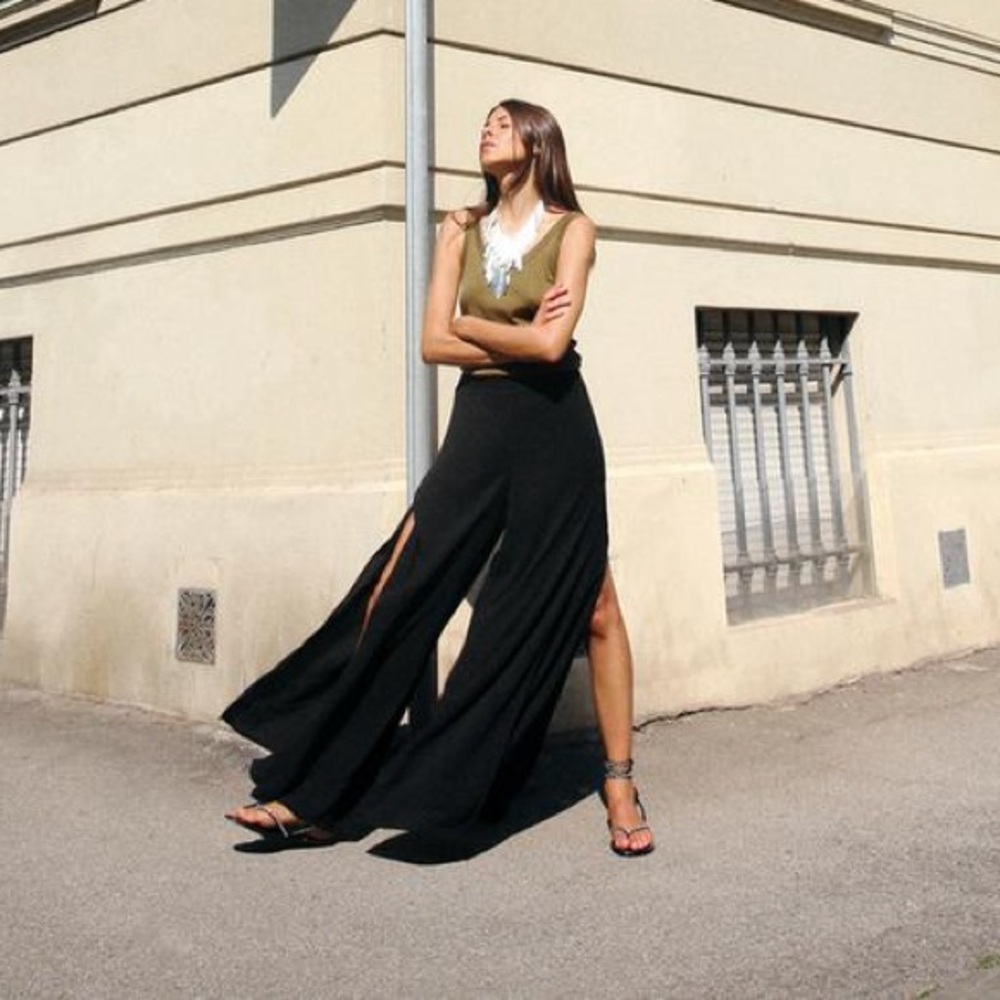 WIDE LEG PANTS WITH SIDE SLITS